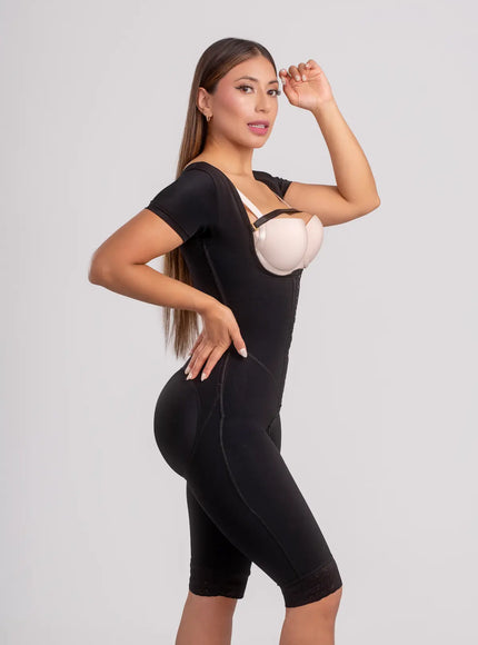 Faja reloj de arena manga 3/4  hasta la rodilla con cremallera perineal y broche central