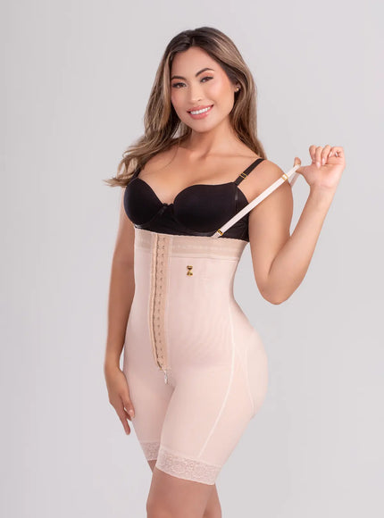 Strapless silueta de sirena con broche central media pierna