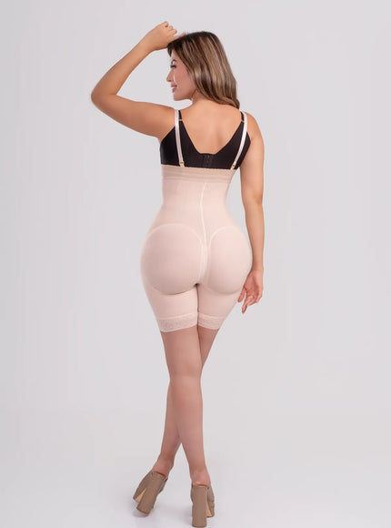 Strapless silueta de sirena con broche central media pierna